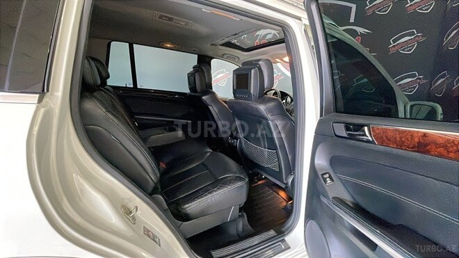 Mercedes GL 550 4MATIC-8