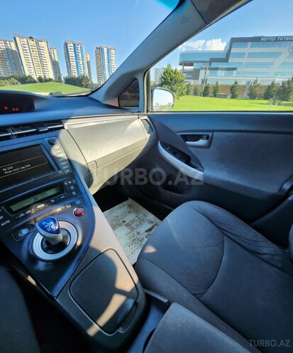 Toyota Prius-5