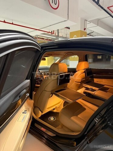 BMW 740-7