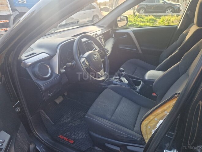 Toyota RAV4-8
