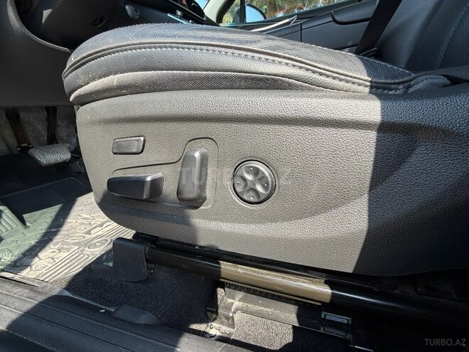 Hyundai Santa Fe-12