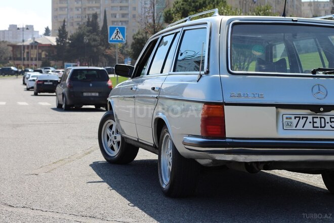 Mercedes W123-4