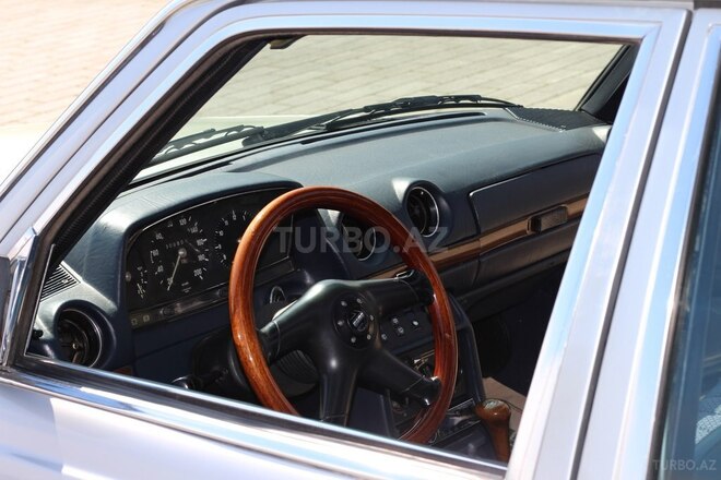 Mercedes W123-6