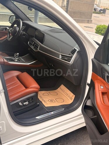 BMW X7-9