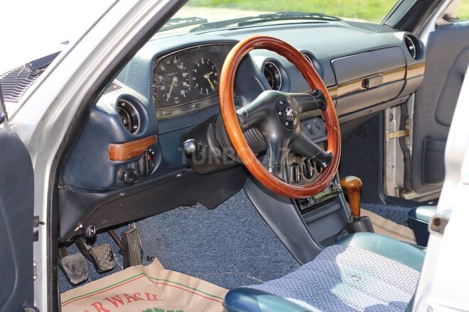 Mercedes W123-9