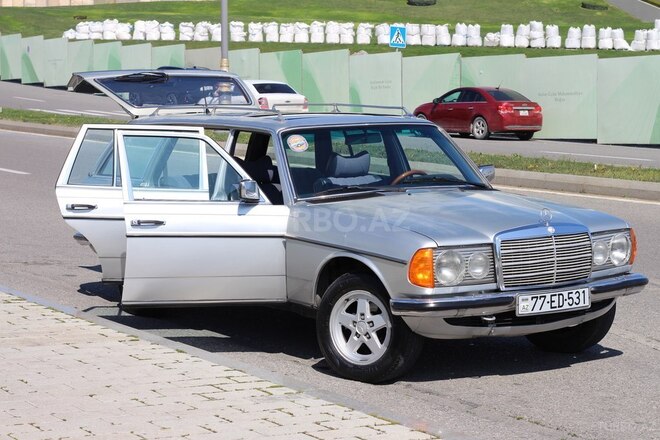 Mercedes W123-12