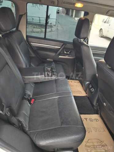 Mitsubishi Pajero-9