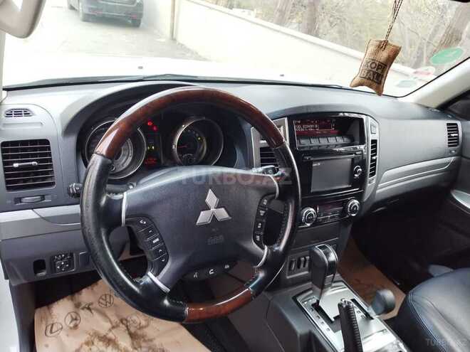 Mitsubishi Pajero-11