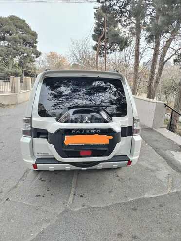Mitsubishi Pajero-6