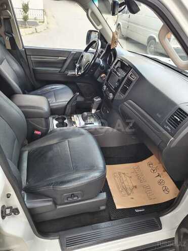 Mitsubishi Pajero-8