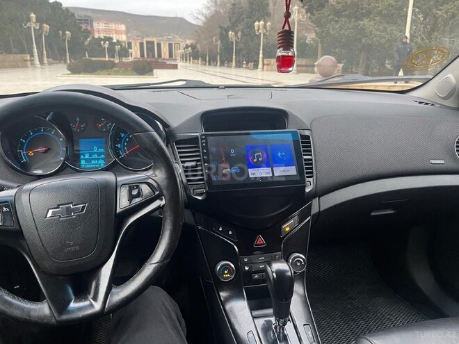 Chevrolet Cruze-12