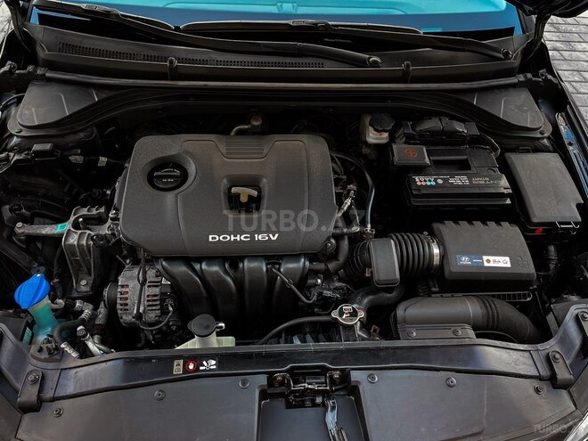 Hyundai Elantra-13