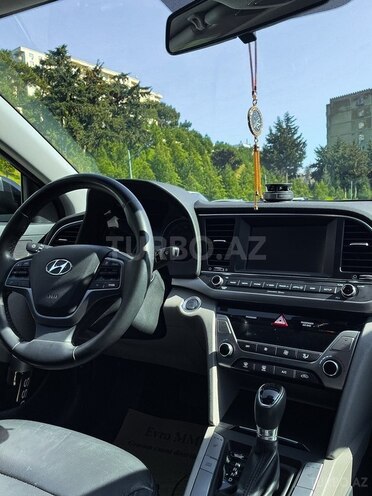 Hyundai Elantra-10