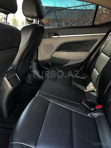Hyundai Elantra-9