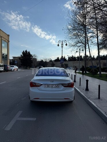 Hyundai Sonata-4