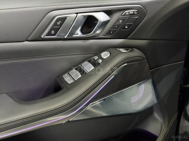 BMW X7-15