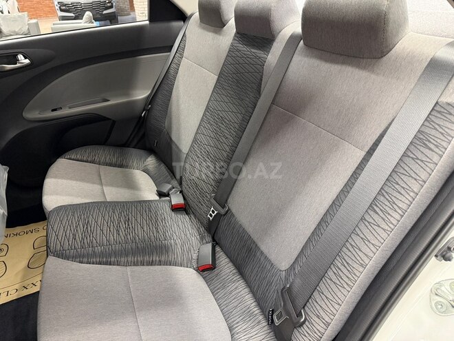 Kia Soluto-13