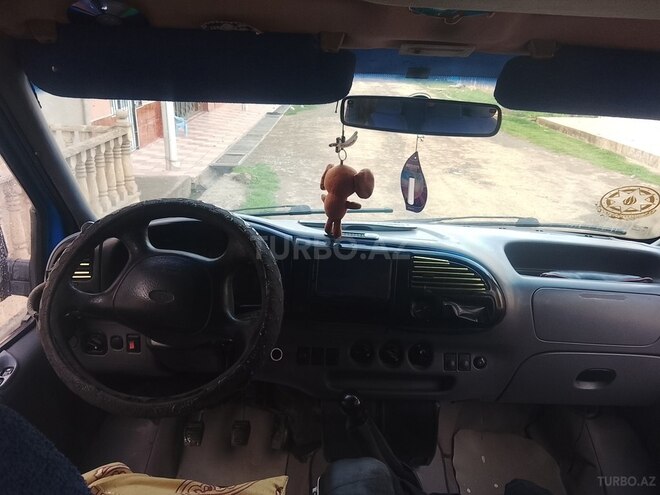 Ford Transit-8