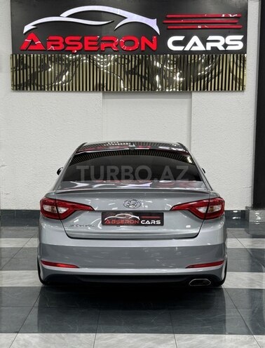 Hyundai Sonata-12