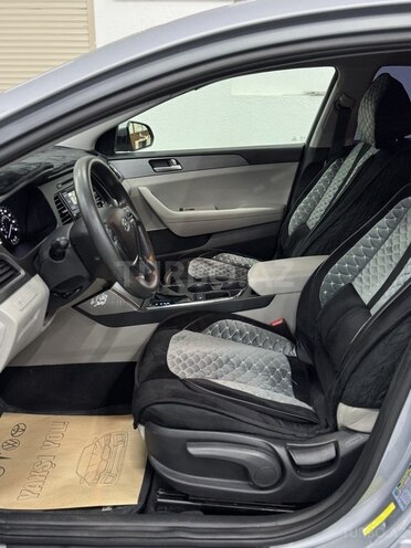 Hyundai Sonata-16