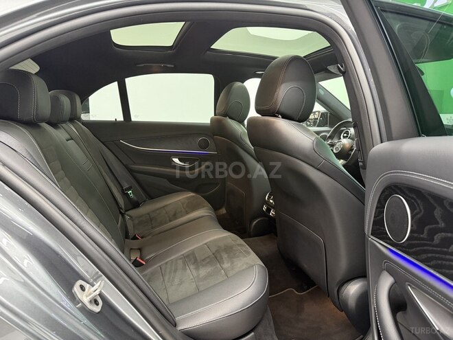 Mercedes E 300 e 4MATIC-13