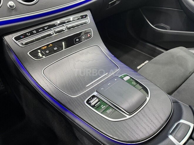 Mercedes E 300 e 4MATIC-14