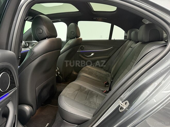 Mercedes E 300 e 4MATIC-12