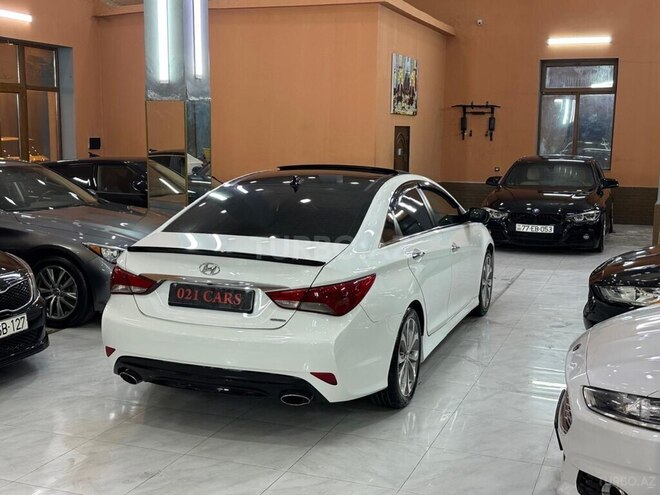 Hyundai Sonata-16