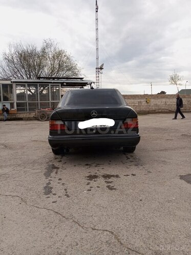 Mercedes 200 D-11