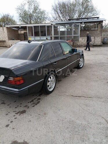 Mercedes 200 D-10