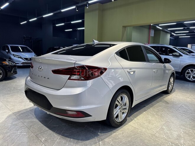 Hyundai Elantra-2