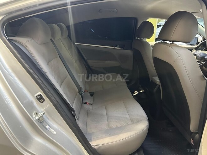 Hyundai Elantra-8