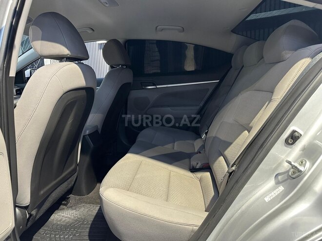 Hyundai Elantra-7
