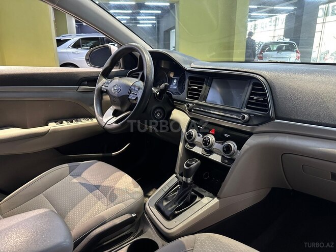 Hyundai Elantra-10