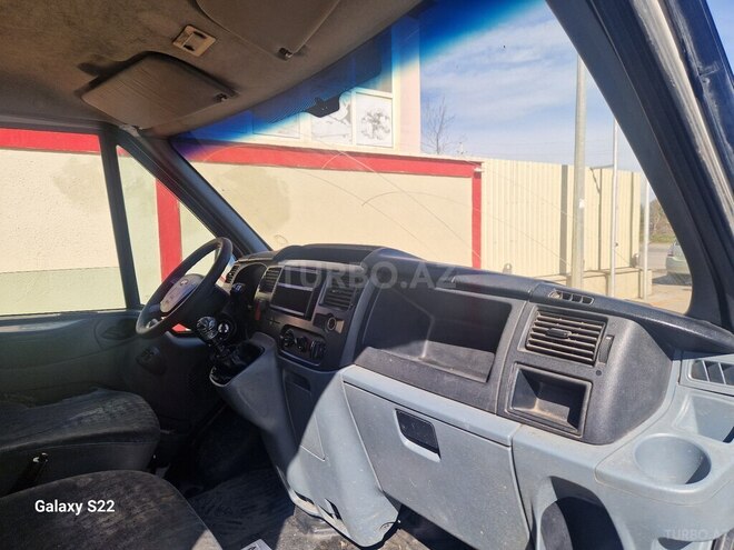 Ford Transit-7