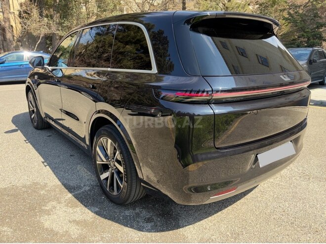 Li Auto L8-2