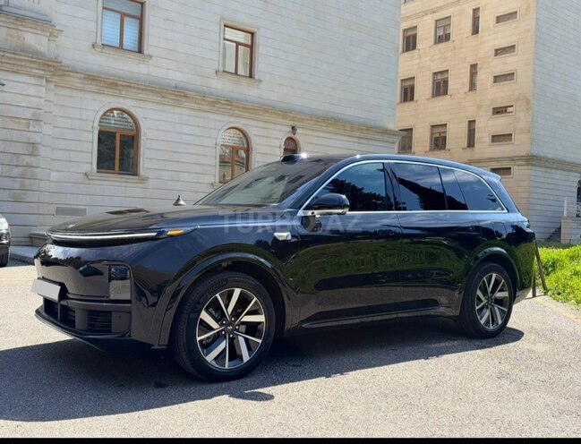 Li Auto L8-1