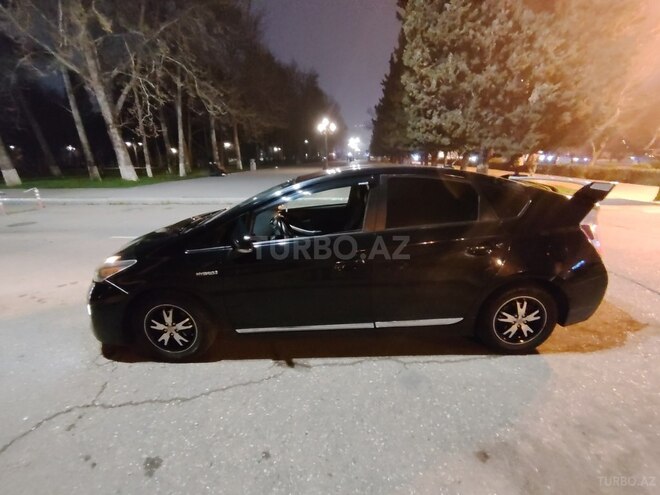 Toyota Prius-12