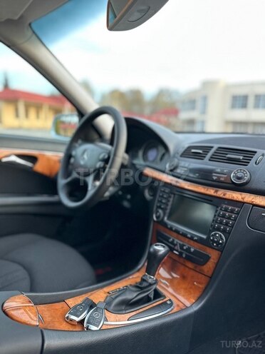 Mercedes E 220-12
