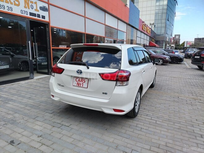 Toyota Corolla Fielder-11