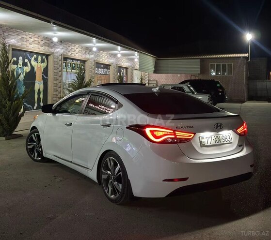 Hyundai Elantra-6