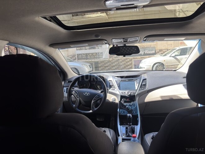 Hyundai Elantra-10