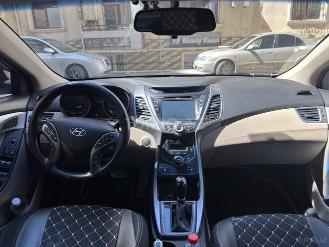Hyundai Elantra-7