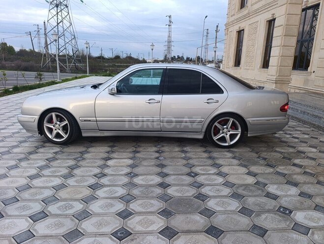 Mercedes E 240-4