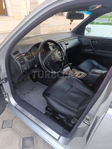 Mercedes E 240-7