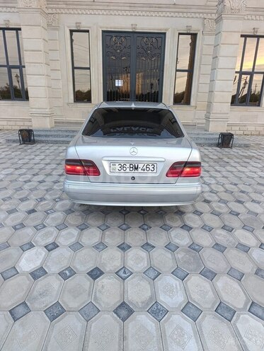 Mercedes E 240-6