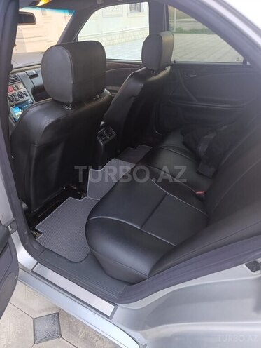 Mercedes E 240-9