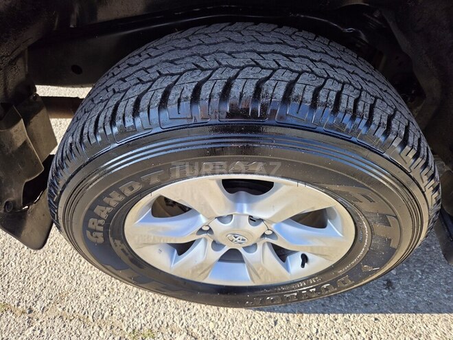 Toyota Land Cruiser Prado-12