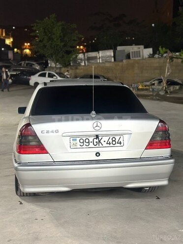 Mercedes C 240-11