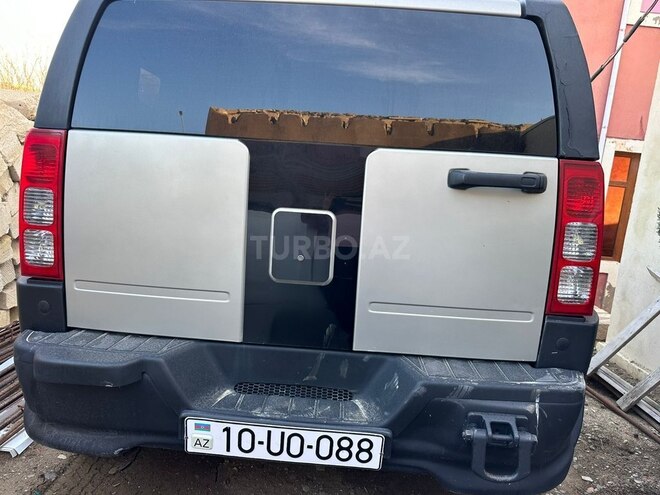 Hummer H3-6